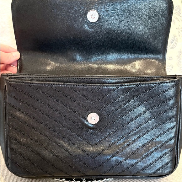 Tory Burch Fleming Shoulder Bag Metallic Black Quilted Leather Silver Chain - Picture 4 of 10